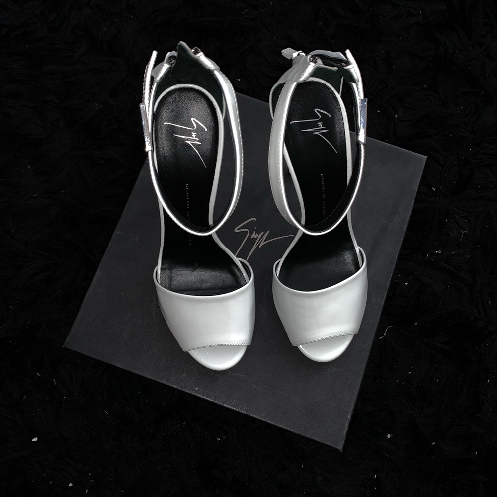 Giuseppe Zanotti Patent Leather Logo Strap Sandals